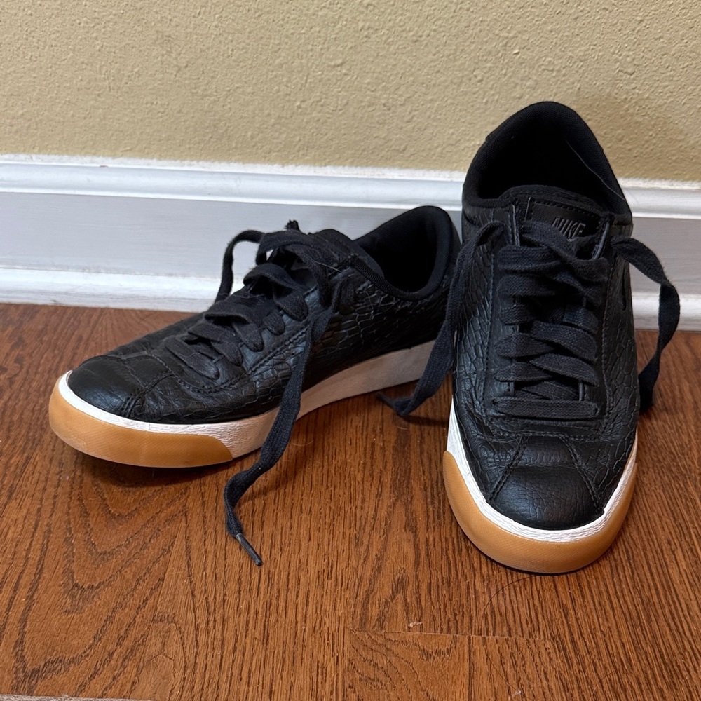 Nike Black Textured Sneakers